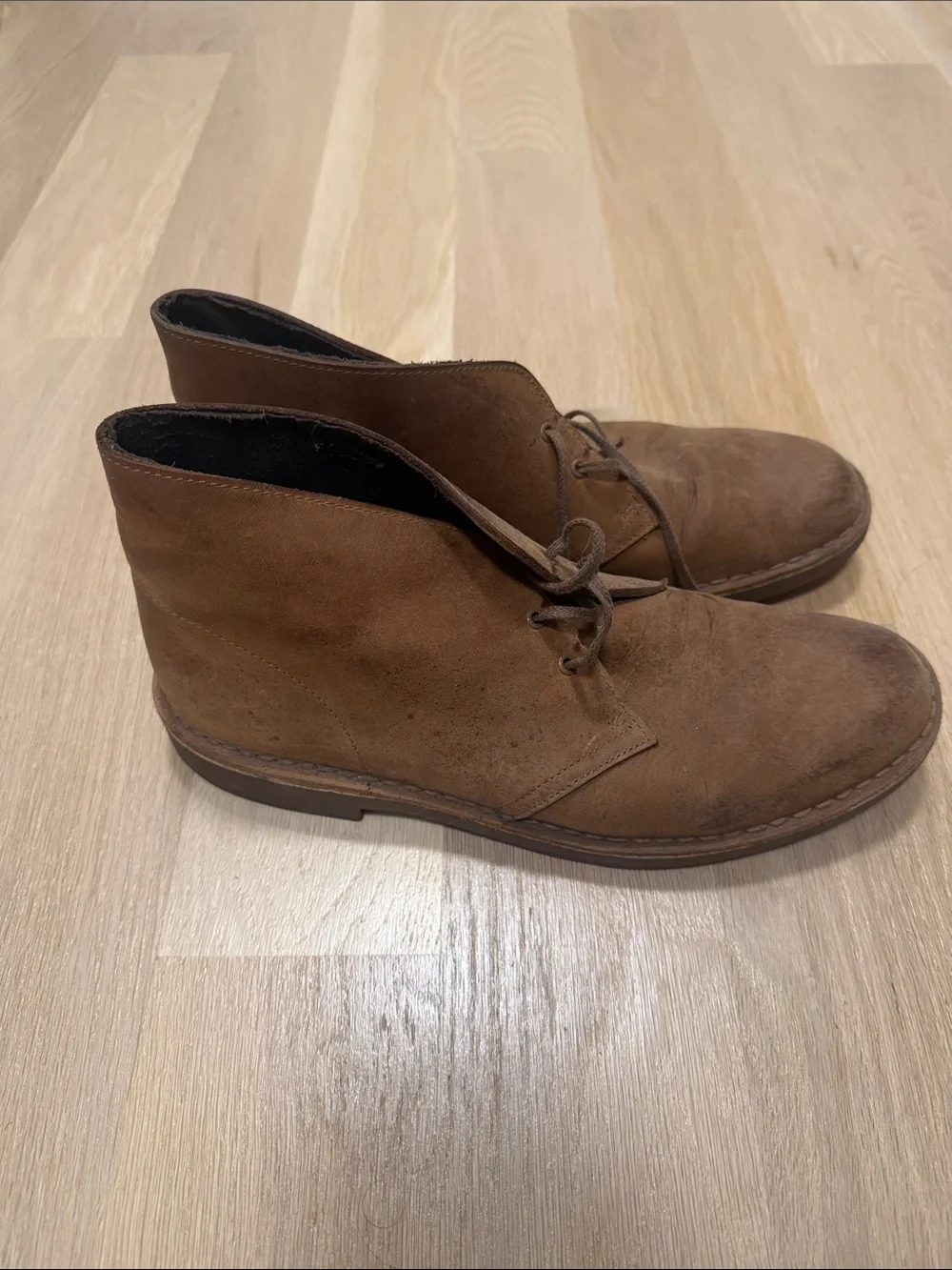 Clark’s Men's Brown Suede Chukka Boots - Classic Lace-Up Ankle Boots size 10.5